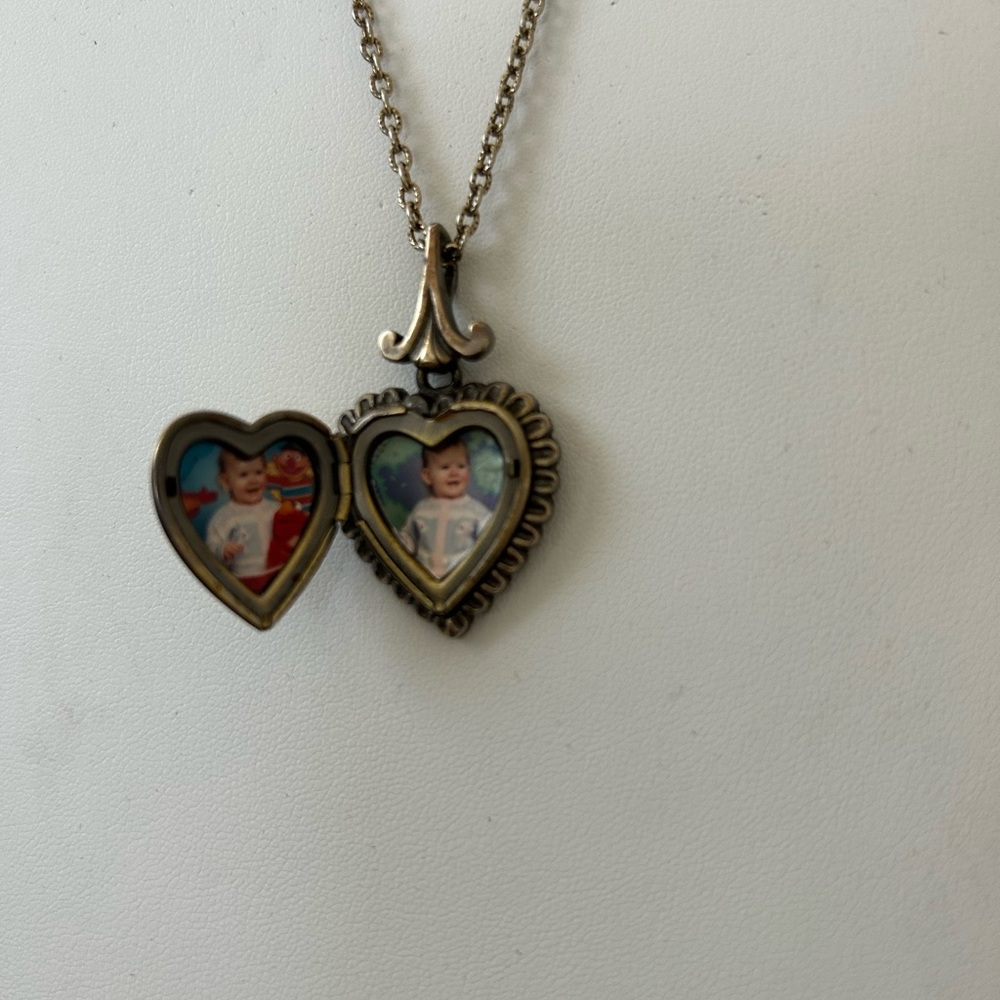 Antique Gold Vintage 3D Ornate Heart Locket  Filigree Boho Pendant Necklace RARE - Picture 6 of 10